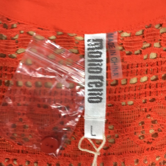 NWT Flowing Blouse with Lace sleeves/trim - Picture 9 of 11